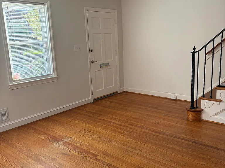 425 Oakwood St SE — Photo 13