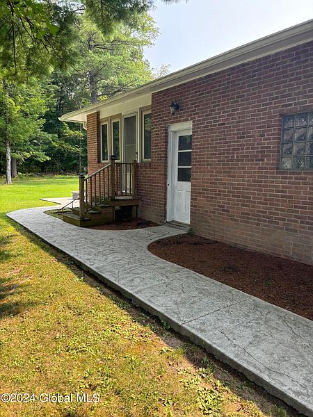 5th image of 1092 Mohawk Road