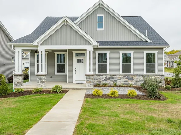 121 Thompson Ln, Canandaigua, NY 14424