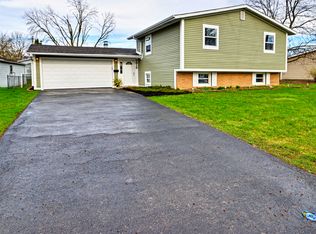 7612 Brookside Dr, Hanover Park, IL 60133