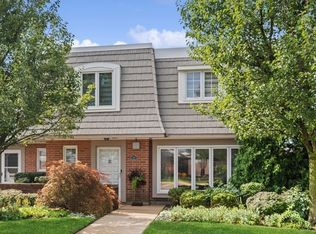 1450 Chantilly Blvd, Highland Park, IL 60035
