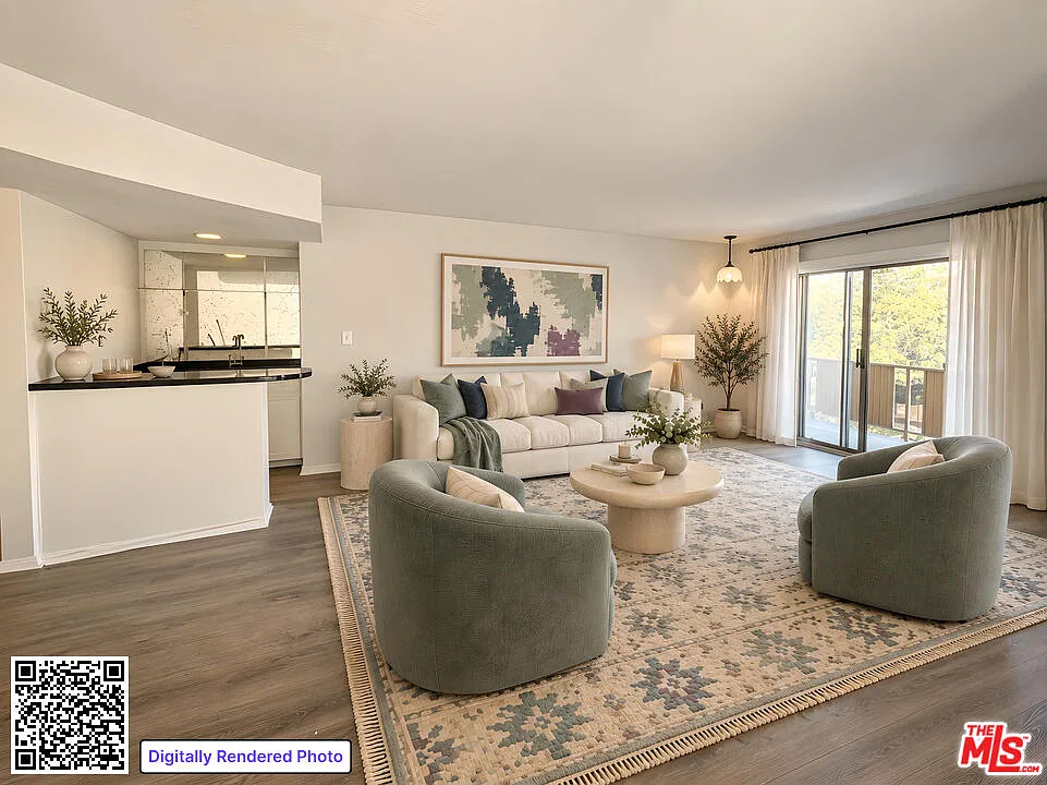 1541 N Laurel Ave — Photo 3