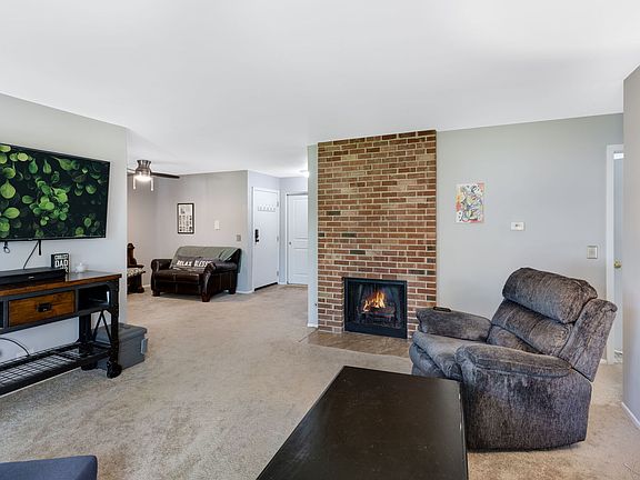 5th image of 275 Wilmette Ct Unit A2