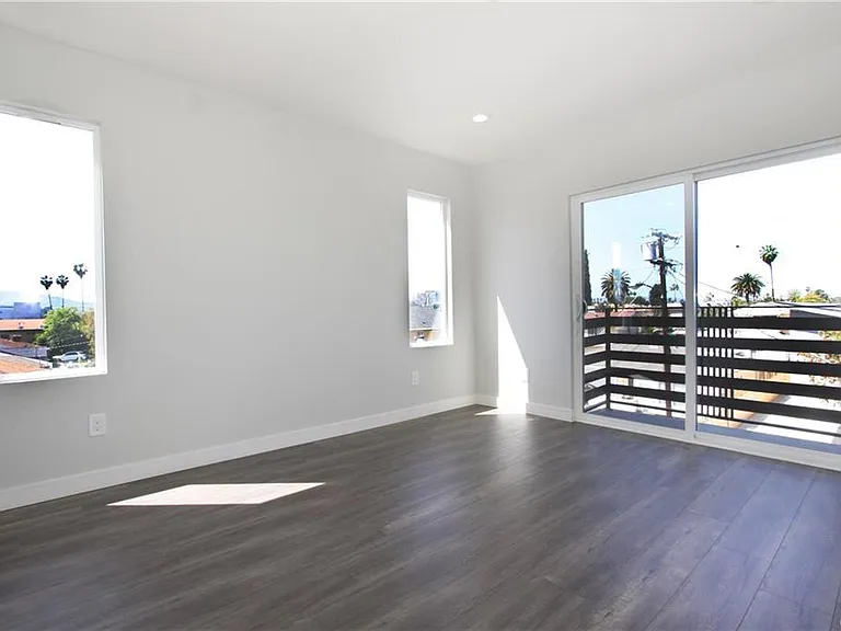 5738 Case Ave — Photo 9