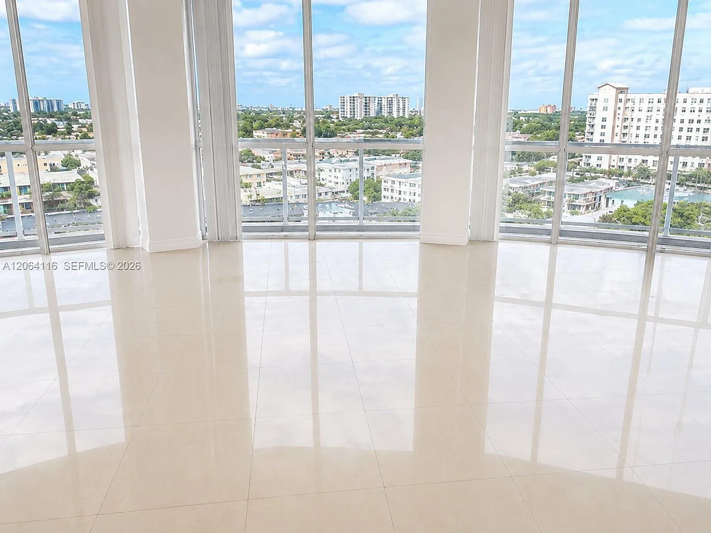 Altos De Miami Condo — Photo 4