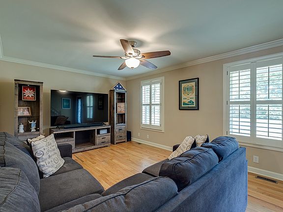 5th image of 2433 Glenrose Ave