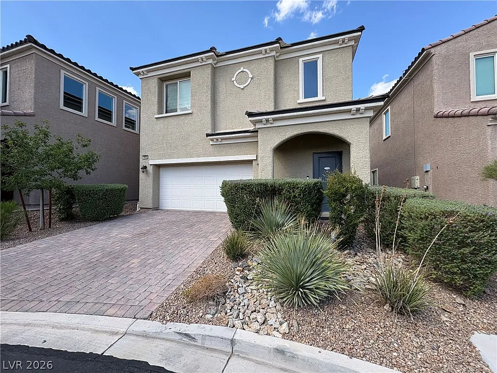 3 bed, 2.5 bath, 2051 sqft, $2,300 — Photo 2