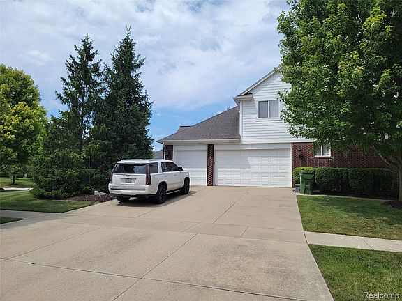 3rd image of 55958 Ashbrooke Dr W