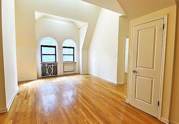 4th image of 331 W End Ave #5F
