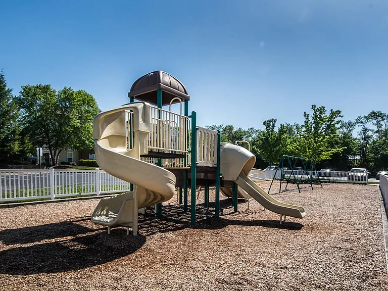 Princeton Woods Apartments — Photo 12