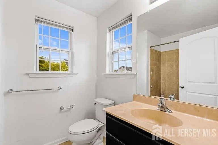8 Alfred Ave — Photo 22
