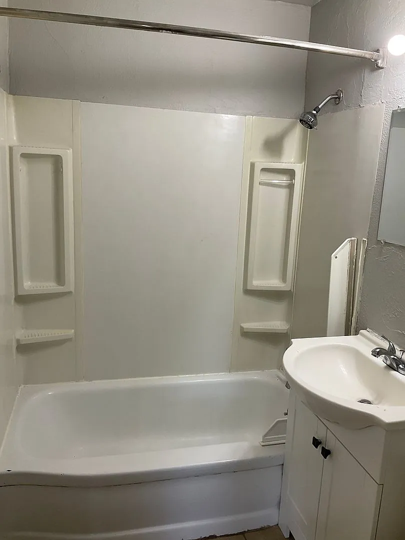 2 Bed 1 Bath Newly Remodeled Home in Del City — Photo 3