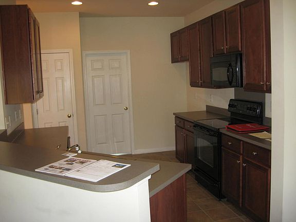 4th image of 442 Sycamore Shade St