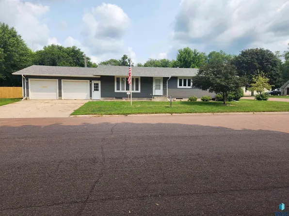 202 Sherman Ave N, Jasper, MN 56144