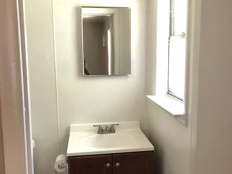 606 N Robinson St — Photo 5