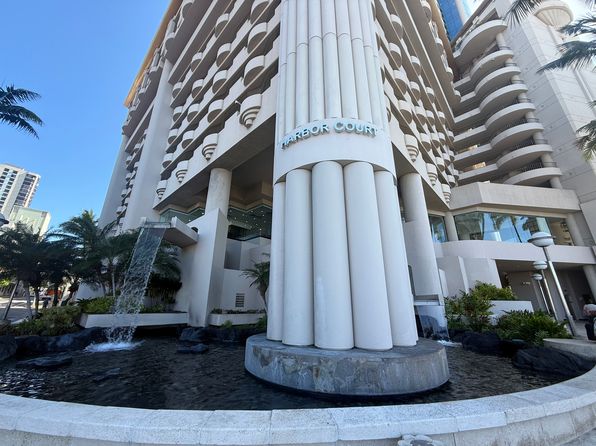 66 Queen St APT 3204