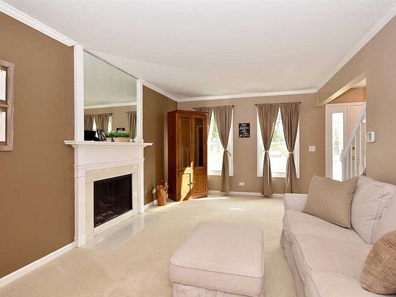 3rd image of 712 Holly Dr