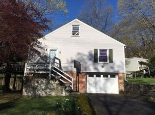 1 Finch Ln, Lake Peekskill, NY 10537