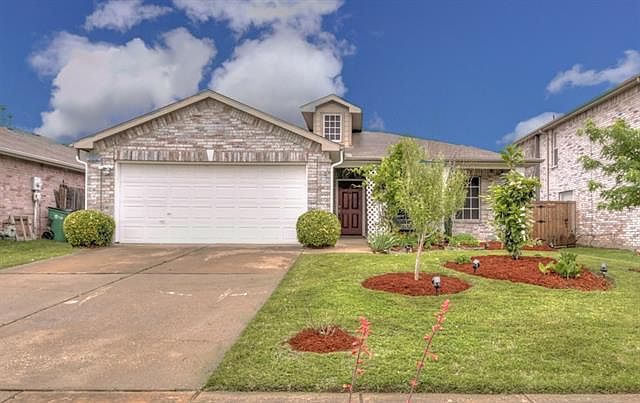 1st image of 2204 Spruce Cir