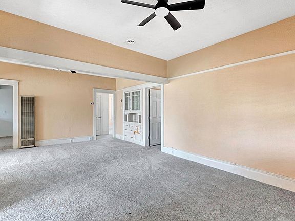 5th image of 22544 Elm St