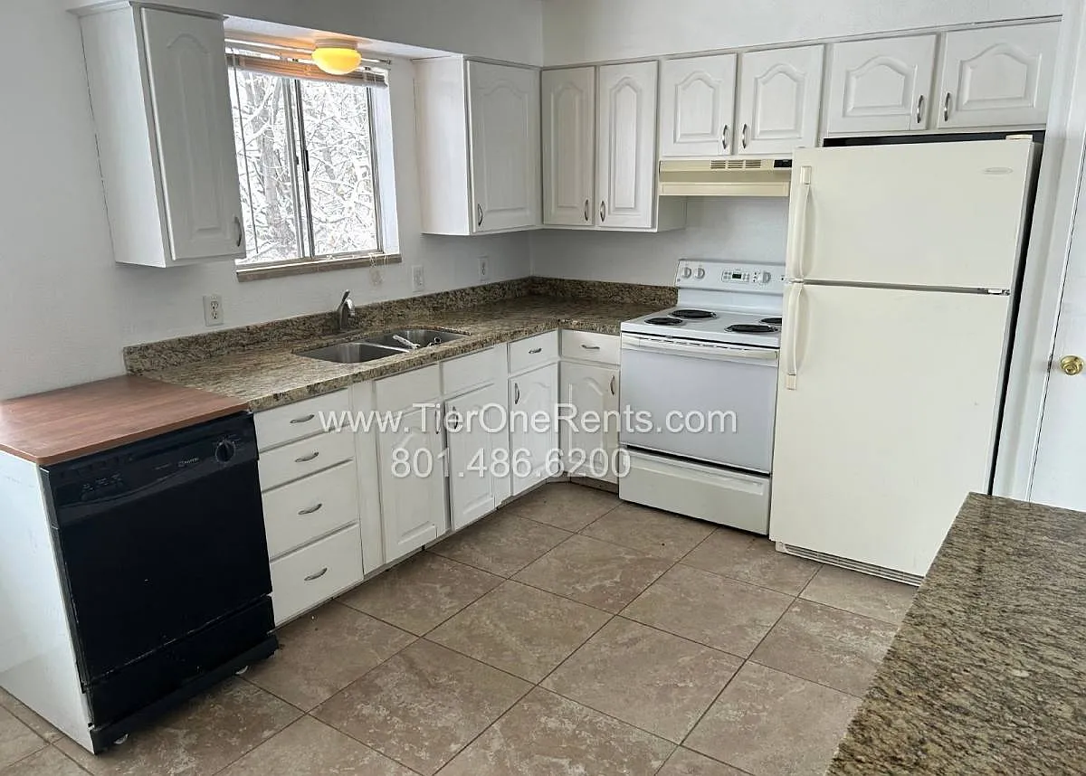 Building Photo - 10470 S 700 E #A