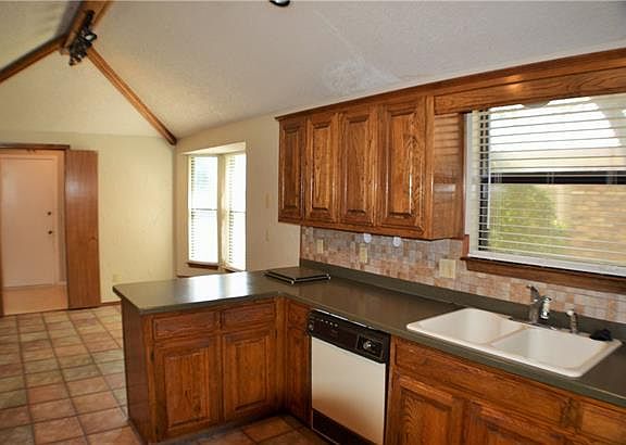 5th image of 408 Green Brook Dr