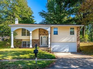 242 Cedar Village Ct, Ballwin, MO 63021