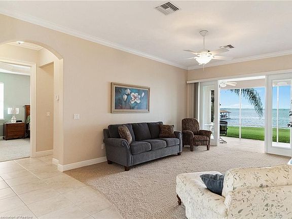 5th image of 572 Sunset Pointe Dr