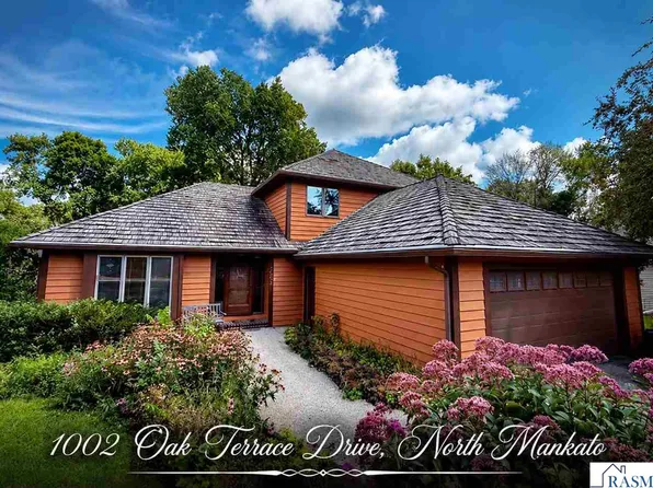 1002 Oak Terrace Dr, North Mankato, MN 56003
