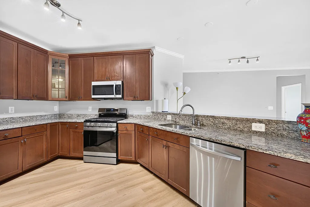 3 bed, 1524 sqft, $2,700 — Photo 2