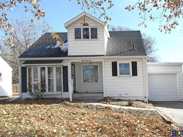 864 S 44th St, Lincoln, NE 68510