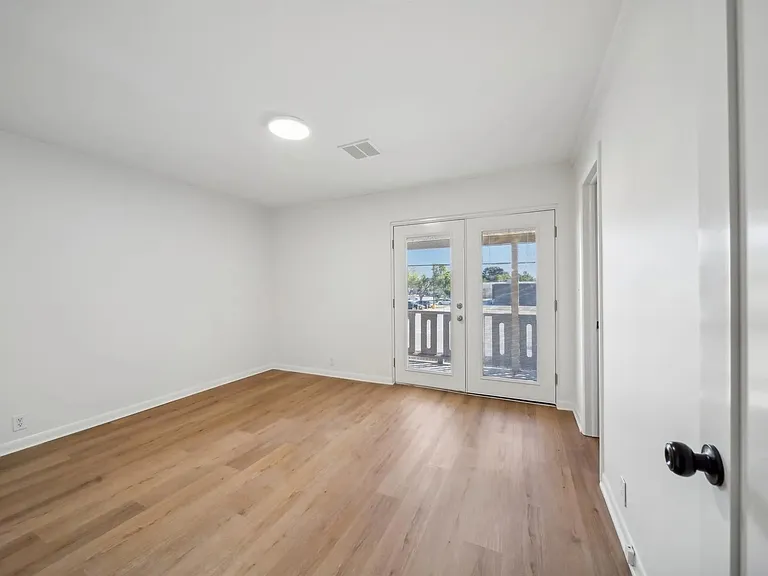 1107 E 45th Pl #14 — Photo 11