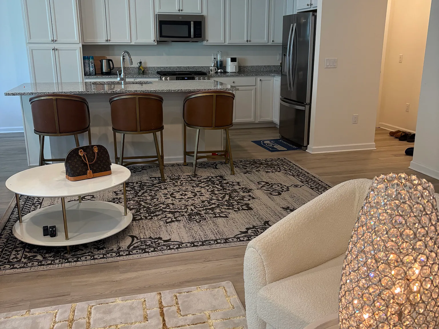3 bed, 3.5 bath, 3300 sqft, $4,700 — Photo 3