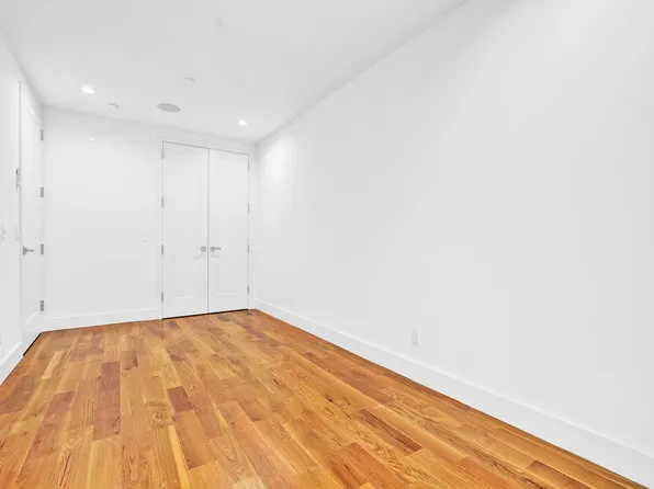 89 Montrose Avenue image 6 of 10