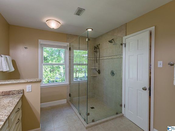 3rd image of 10127 Dunbarton Dr SE