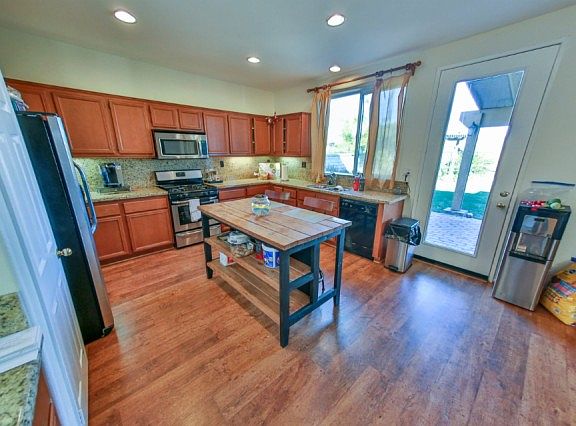 3rd image of 5210 Seaglen Way