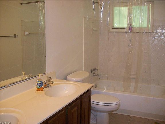 4th image of 1736 Laurel Dr