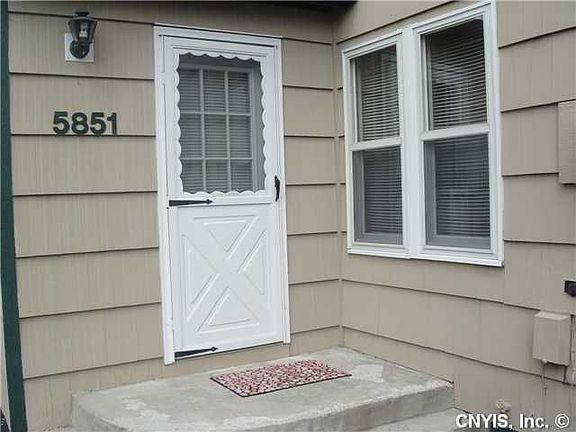 3rd image of 5851 Reis Dr