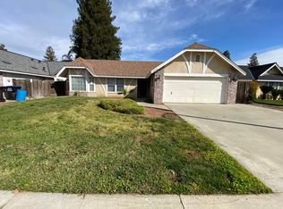 5936 W Oak Ave, Visalia, CA 93291