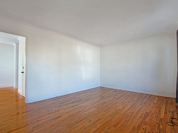 4th image of 410 Newman Dr