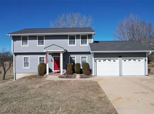 306 Summerset Dr, Weston, MO 64098