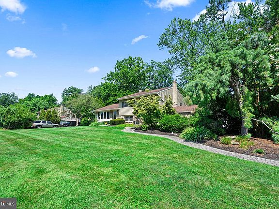 4th image of 708 Oak Terrace Dr