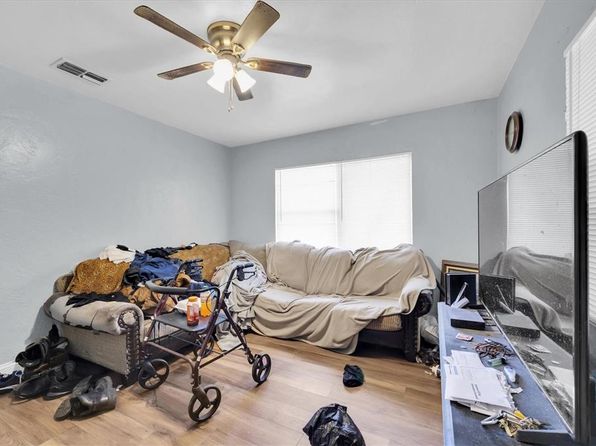 saint-petersburg-florida-81392460 picture