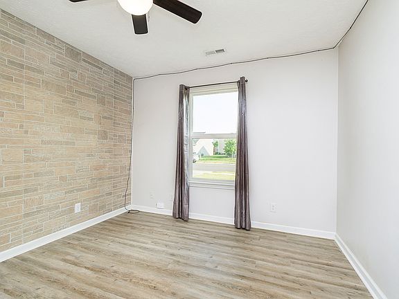 5th image of 418 Foliage Ln