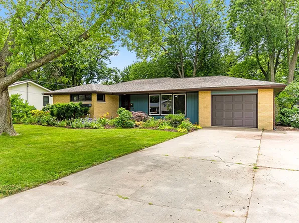 850 Sunset Rd, Morton, IL 61550