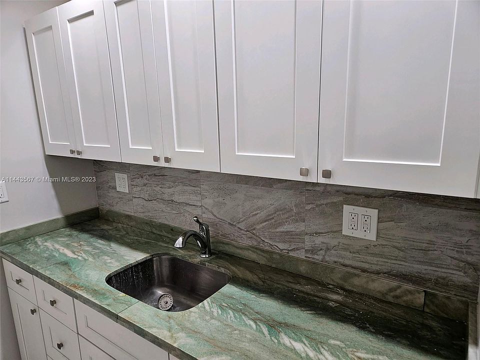 1st image of 813 NE 11th Ave #2