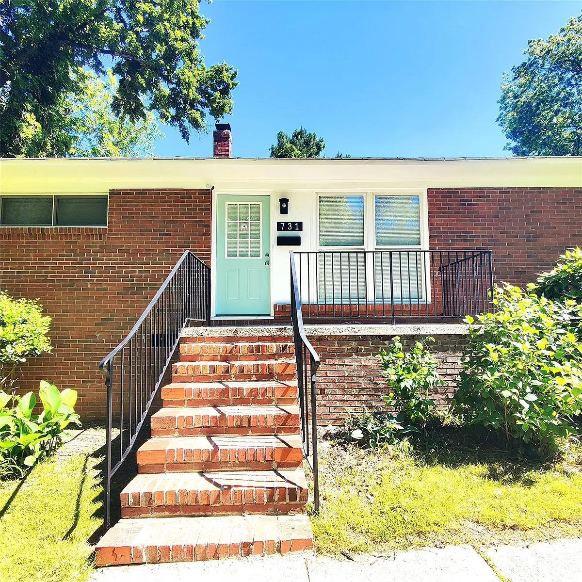 Building Photo - 731 Harwyn Dr