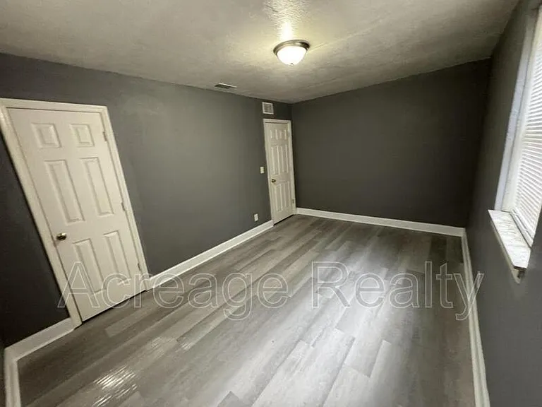4114 Moncrief Rd — Photo 8