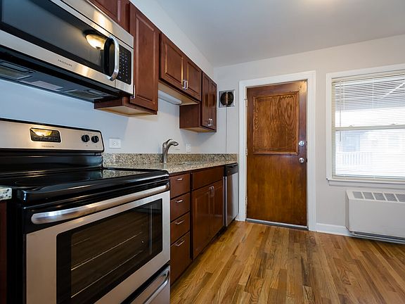 5th image of 2104 W Foster Ave #2N