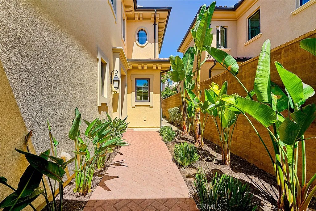 4 bed, 2059 sqft, $6,000 — Photo 2